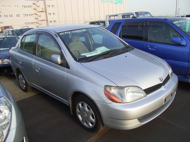 2000 Toyota Platz Photos