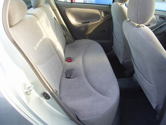 2000 Toyota Platz Pictures