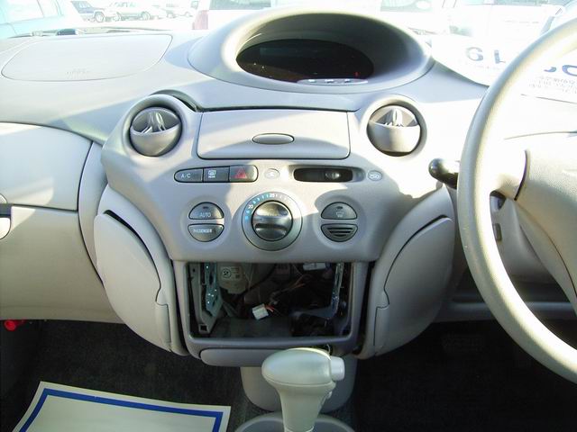 2000 Toyota Platz Wallpapers
