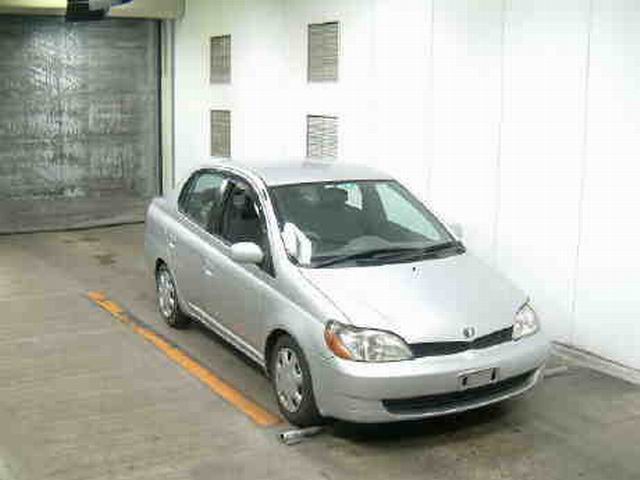 2000 Toyota Platz Pictures