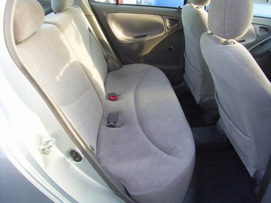 2000 Toyota Platz Pictures