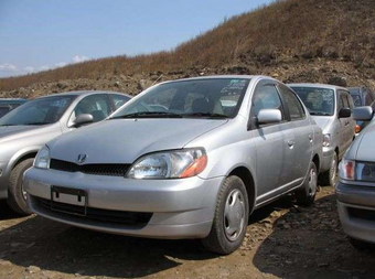 2000 Toyota Platz Pictures