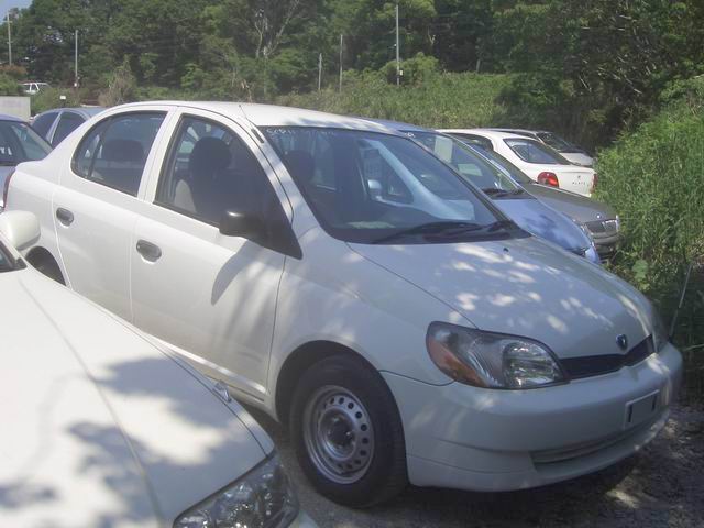 2000 Toyota Platz Pictures