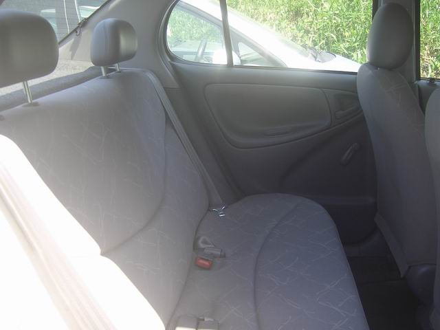2000 Toyota Platz Pictures