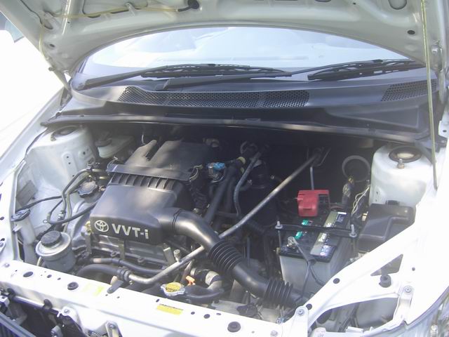 2000 Toyota Platz Pictures
