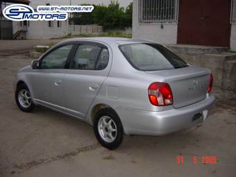 2000 Toyota Platz Photos