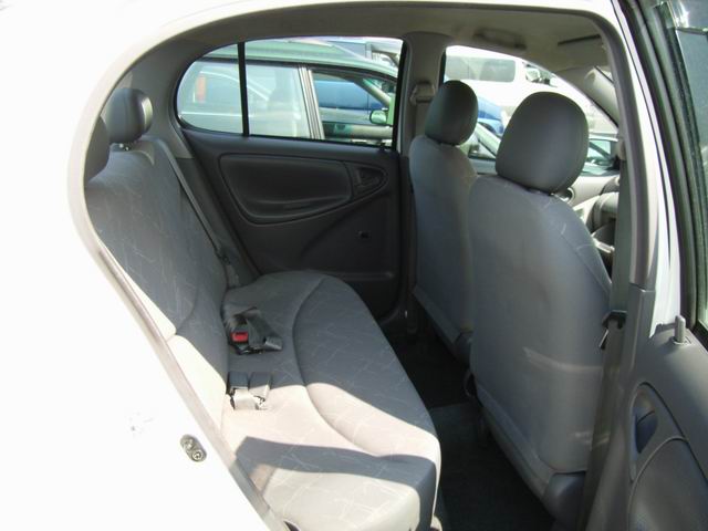 2000 Toyota Platz Pictures