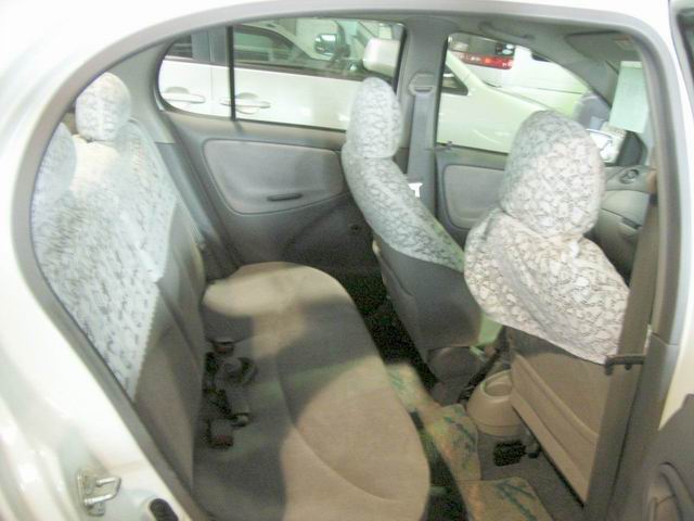 2000 Toyota Platz Pics