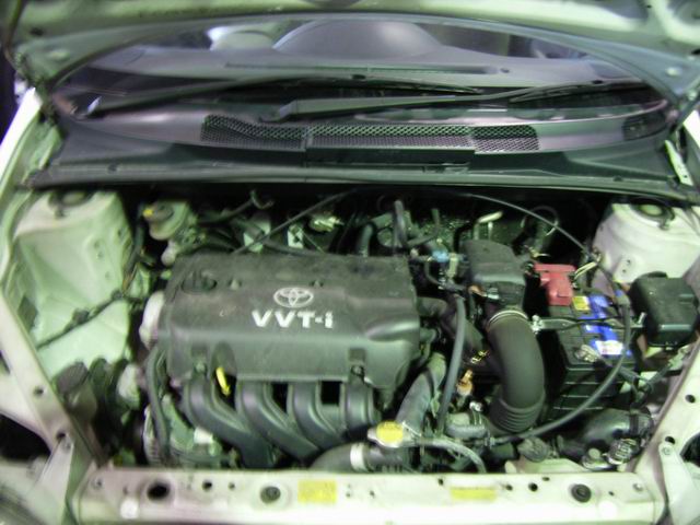 2000 Toyota Platz Photos