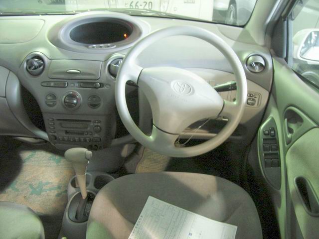 2000 Toyota Platz Photos