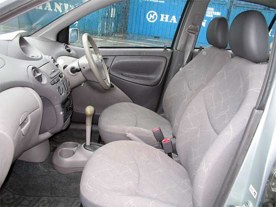 2000 Toyota Platz Pictures