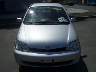 2000 Toyota Platz Photos