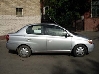 2000 Toyota Platz Photos