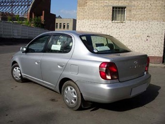 2000 Toyota Platz Photos