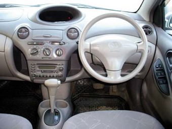 2000 Toyota Platz Pictures