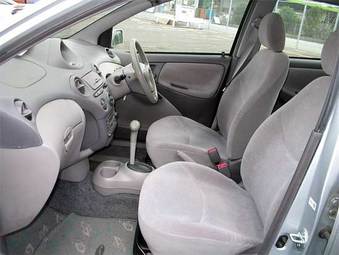 2000 Toyota Platz Pics