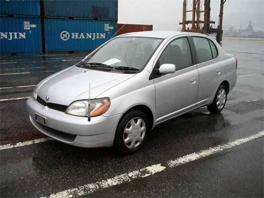 2000 Toyota Platz Photos