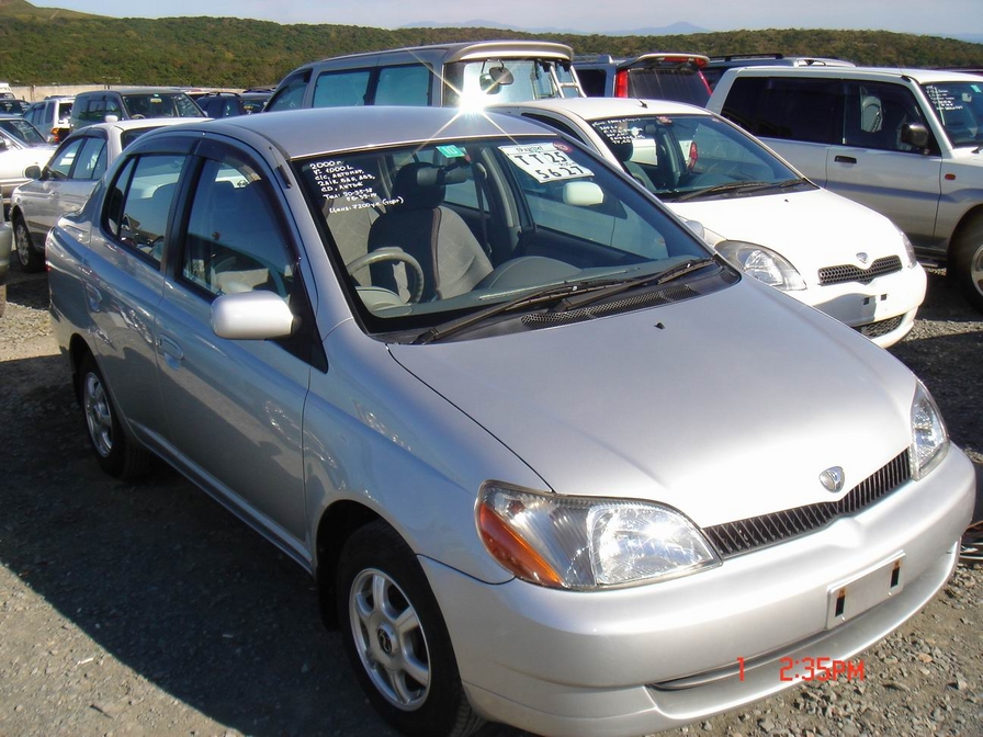 2000 Toyota Platz Pictures
