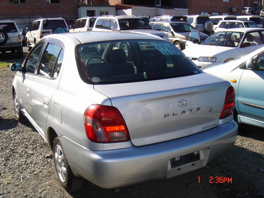 2000 Toyota Platz Photos