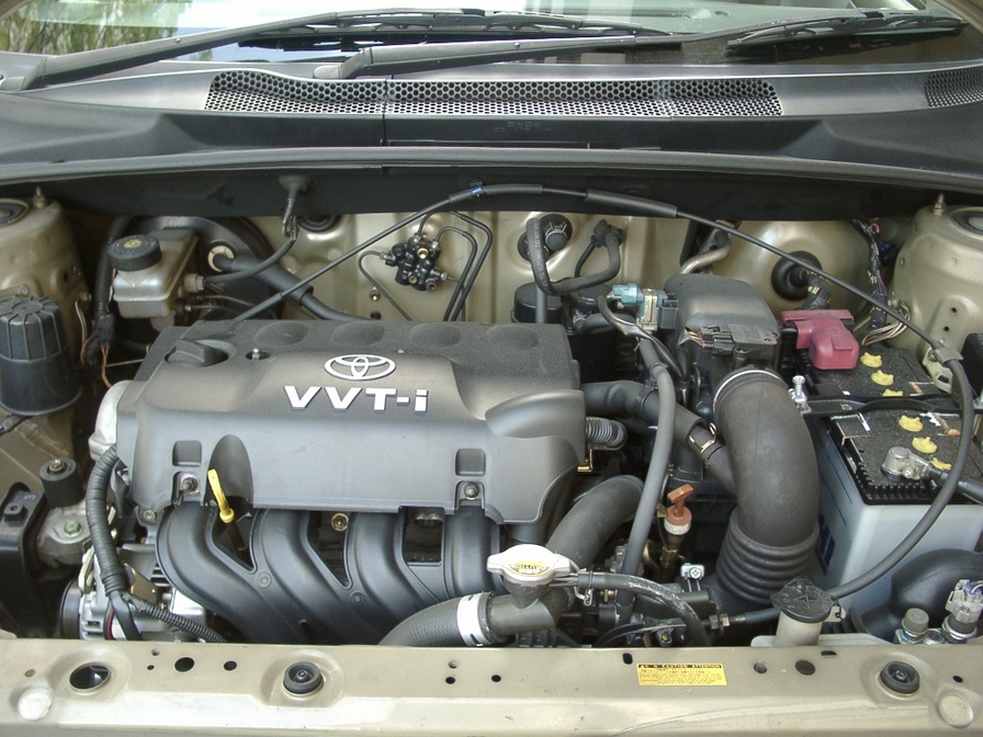 2000 Toyota Platz Photos