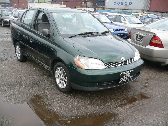 2000 Toyota Platz Pics