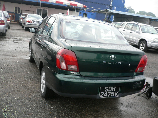 2000 Toyota Platz Pictures