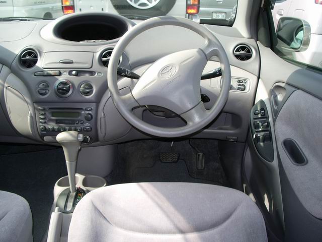 2000 Toyota Platz Images