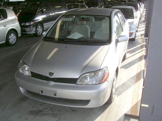 2000 Toyota Platz Images