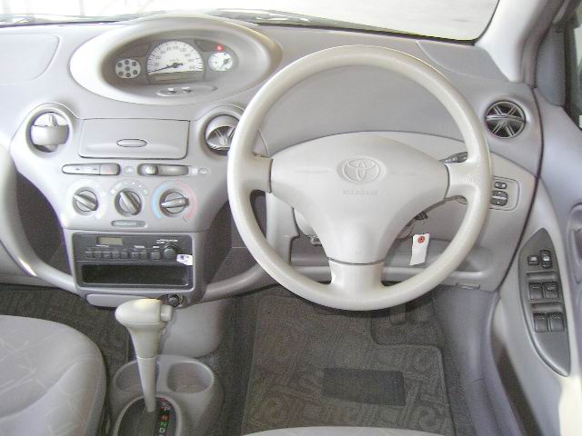 2000 Toyota Platz Pictures