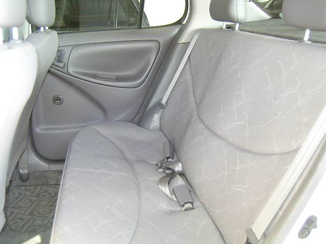 2000 Toyota Platz Pictures
