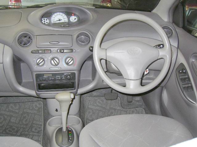 2000 Toyota Platz Pics