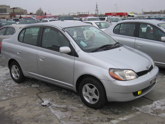 2000 Toyota Platz Photos