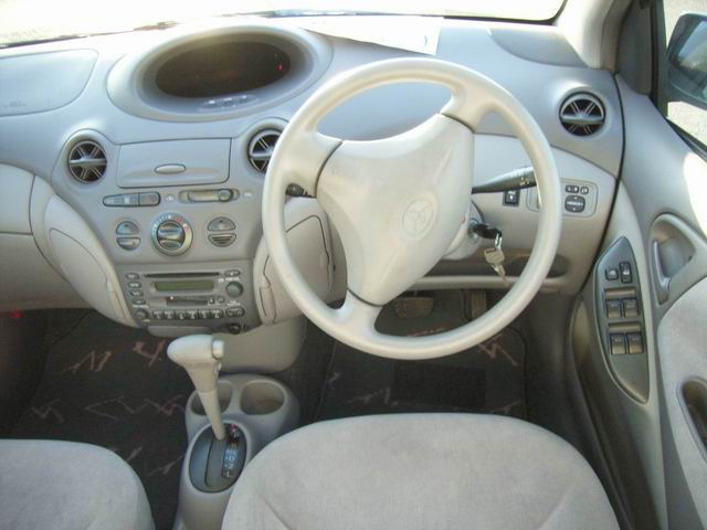 2000 Toyota Platz Images