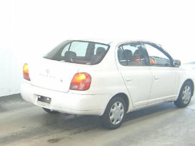2000 Toyota Platz Pictures