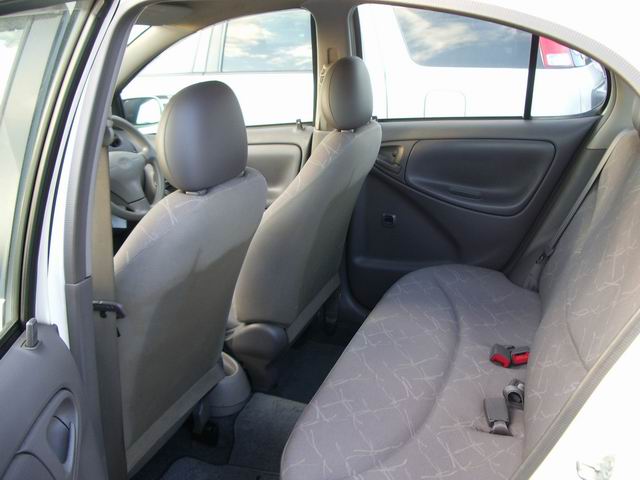 2000 Toyota Platz Pics