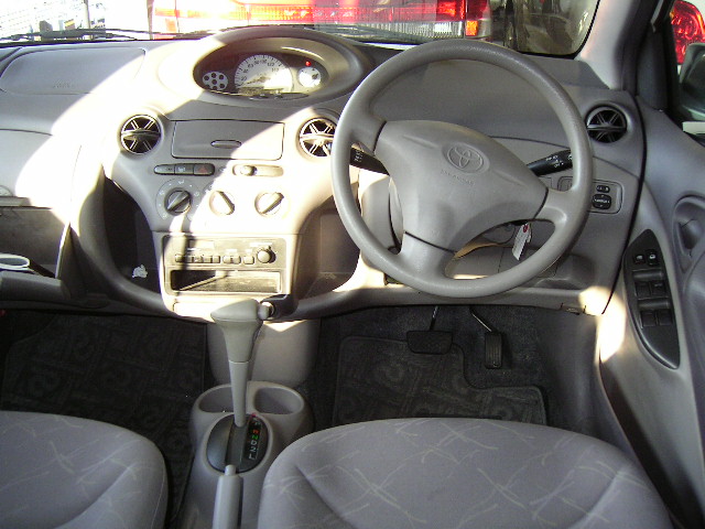 2000 Toyota Platz Pictures