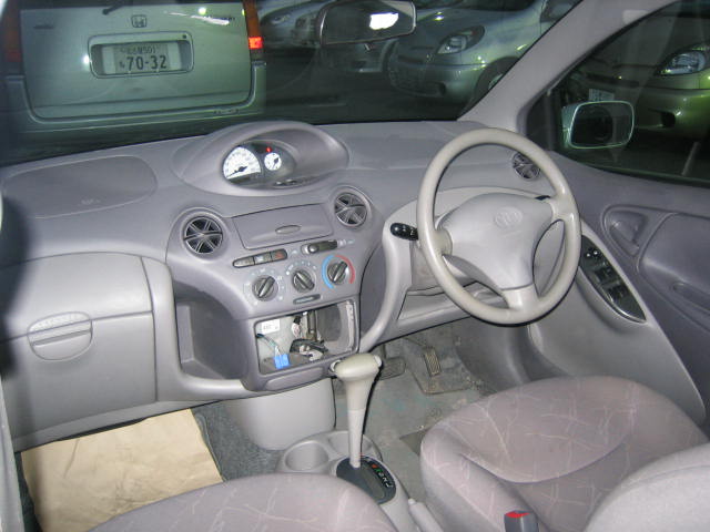 2000 Toyota Platz Photos