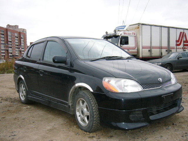 2000 Toyota Platz Pictures