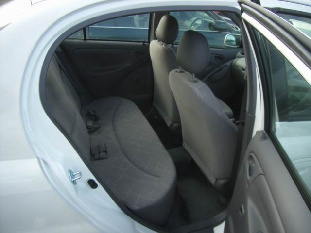 2000 Toyota Platz Images