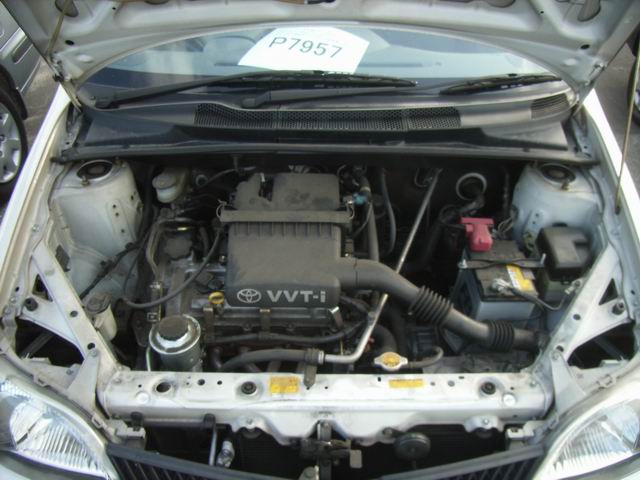 2000 Toyota Platz Pictures