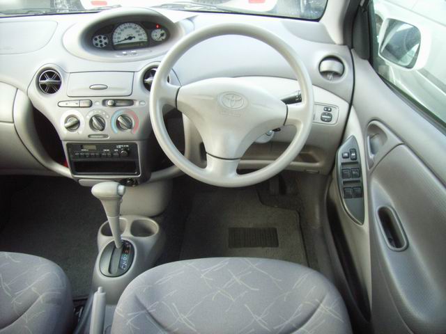 2000 Toyota Platz Pics
