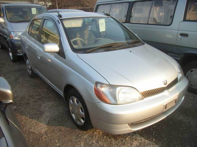 2000 Toyota Platz Photos