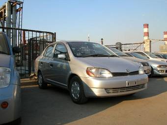 2000 Toyota Platz Photos