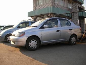 2000 Toyota Platz Photos