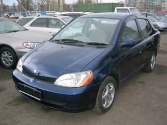 2000 Toyota Platz Photos
