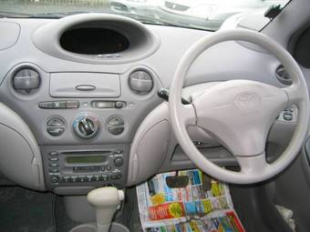 2000 Toyota Platz Photos