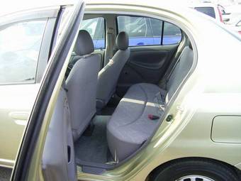 2000 Toyota Platz Photos
