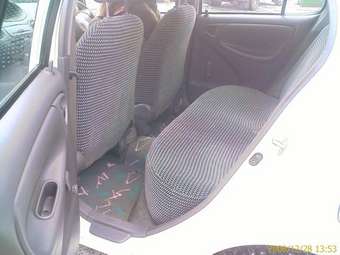 2000 Toyota Platz Pictures