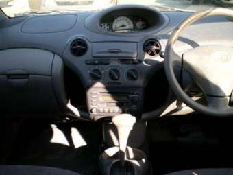 2000 Toyota Platz Pics