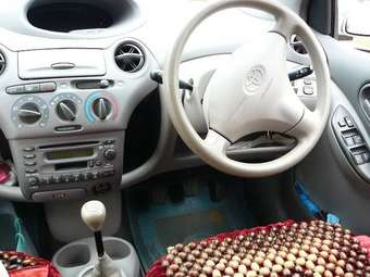 2000 Toyota Platz Pictures
